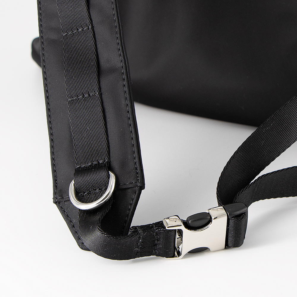 メゾン　マルジェラ　黒 ボディバッグ 調整可能ストラップ 正規取扱店】Maison Margiela クロスボディバッグ ドレサージュ