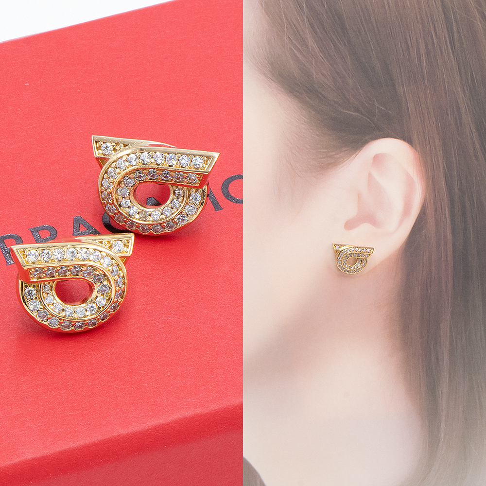 未使用✨Ferragamo フェラガモ　ガンチーニピアス　パール　クリスタル 楽天市場】【12/25限定P3倍＆クーポン】FERRAGAMO フェラガモ