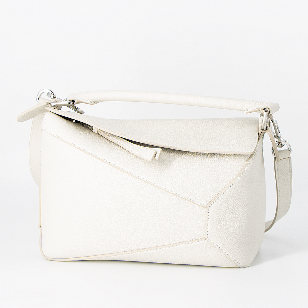 LOEWE（ロエベ） ショルダーバッグ ソフトホワイト パズル PUZZLE EDGE