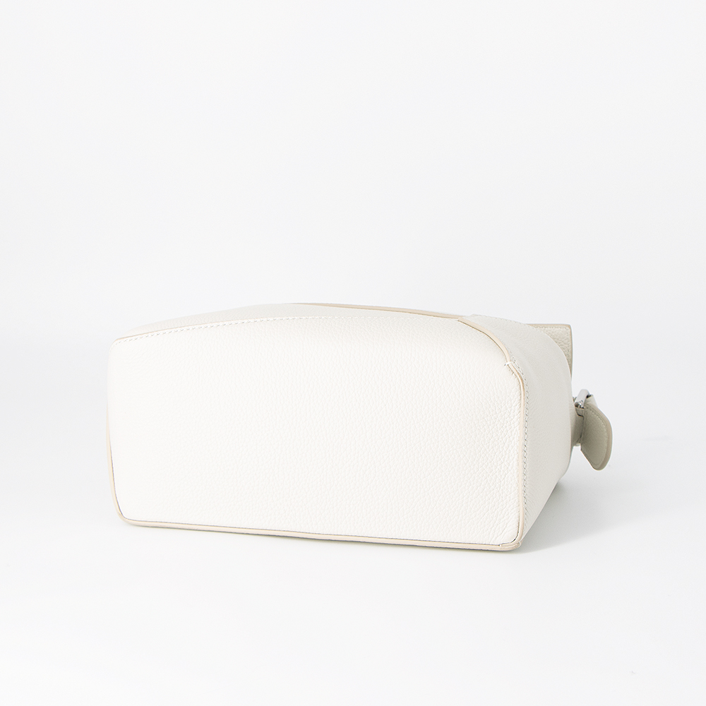 LOEWE（ロエベ） ショルダーバッグ ソフトホワイト パズル PUZZLE EDGE