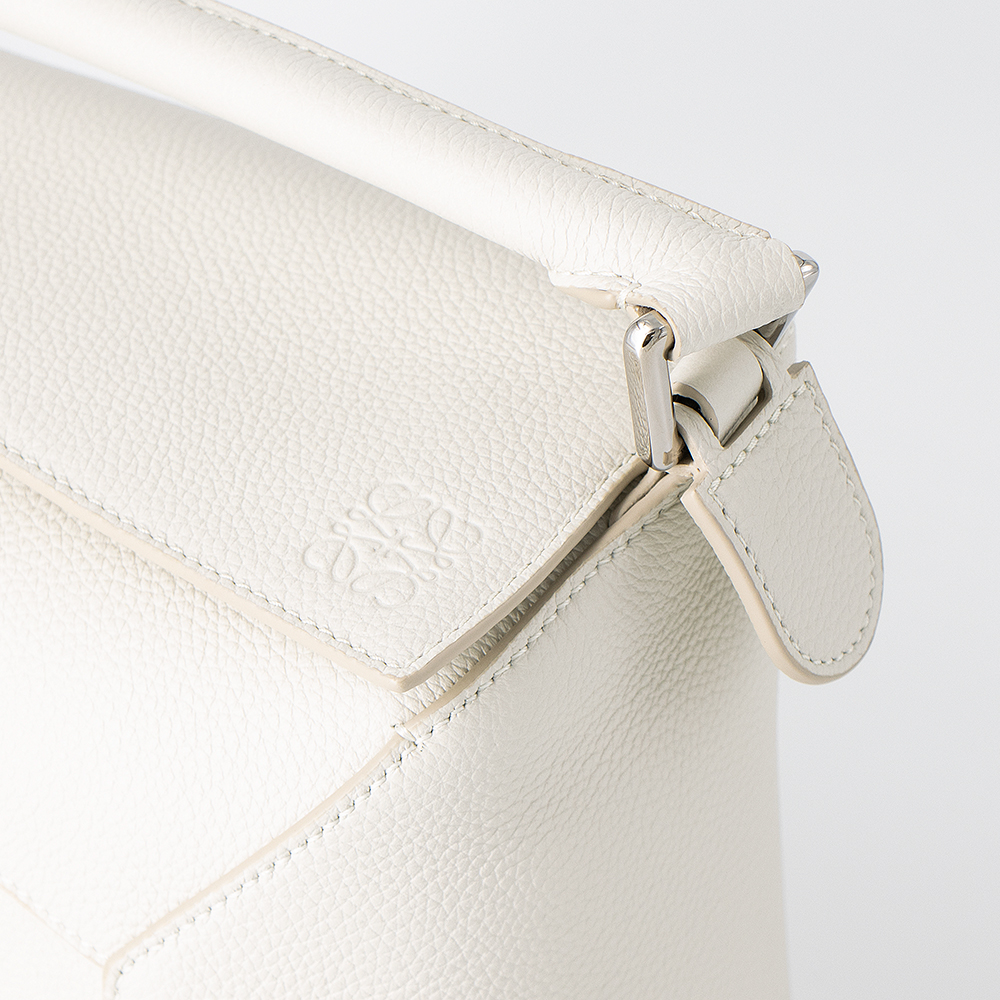 LOEWE（ロエベ） ショルダーバッグ ソフトホワイト パズル PUZZLE EDGE