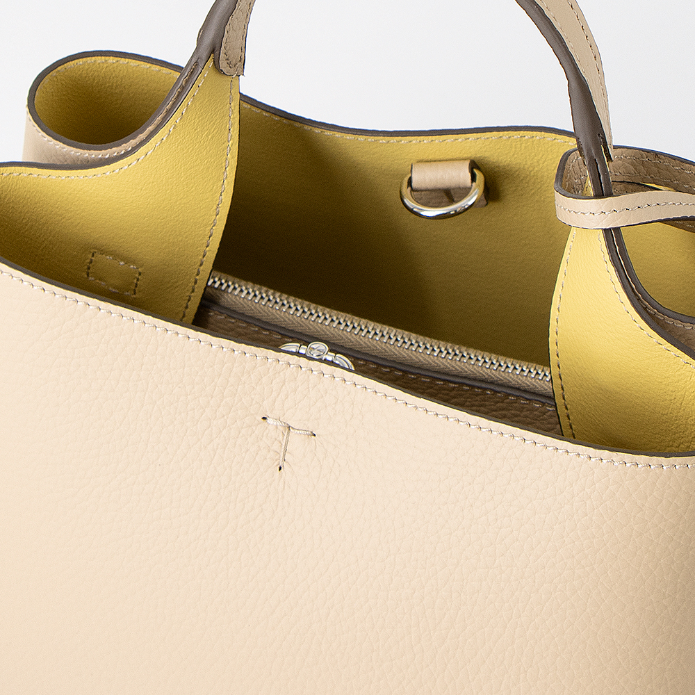 TOD'S（トッズ） トートバッグ(2WAY仕様) マイクロ XBWAPAEL000QRI