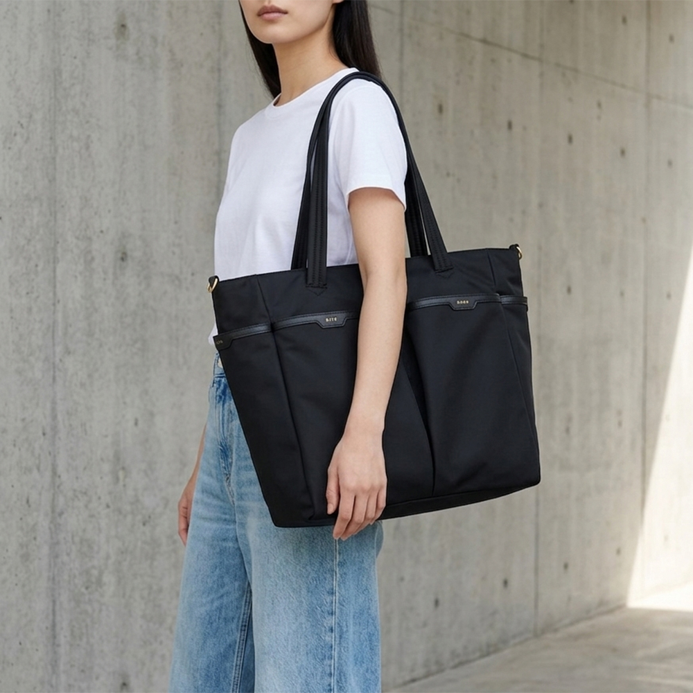 ANYA HINDMARCH（アニヤ・ハインドマーチ） トートバッグ ブラック