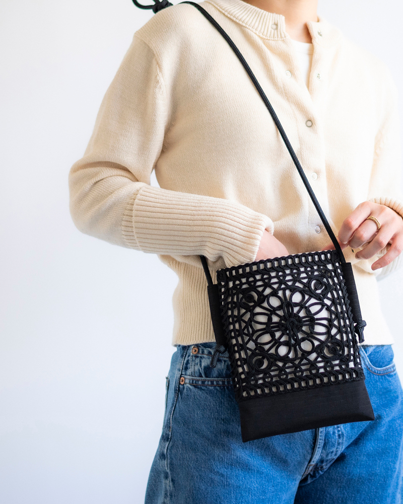 yasuyasu様【未使用品】コード刺繍ハンドバッグ 定価¥38,500 033000001_2.jpg