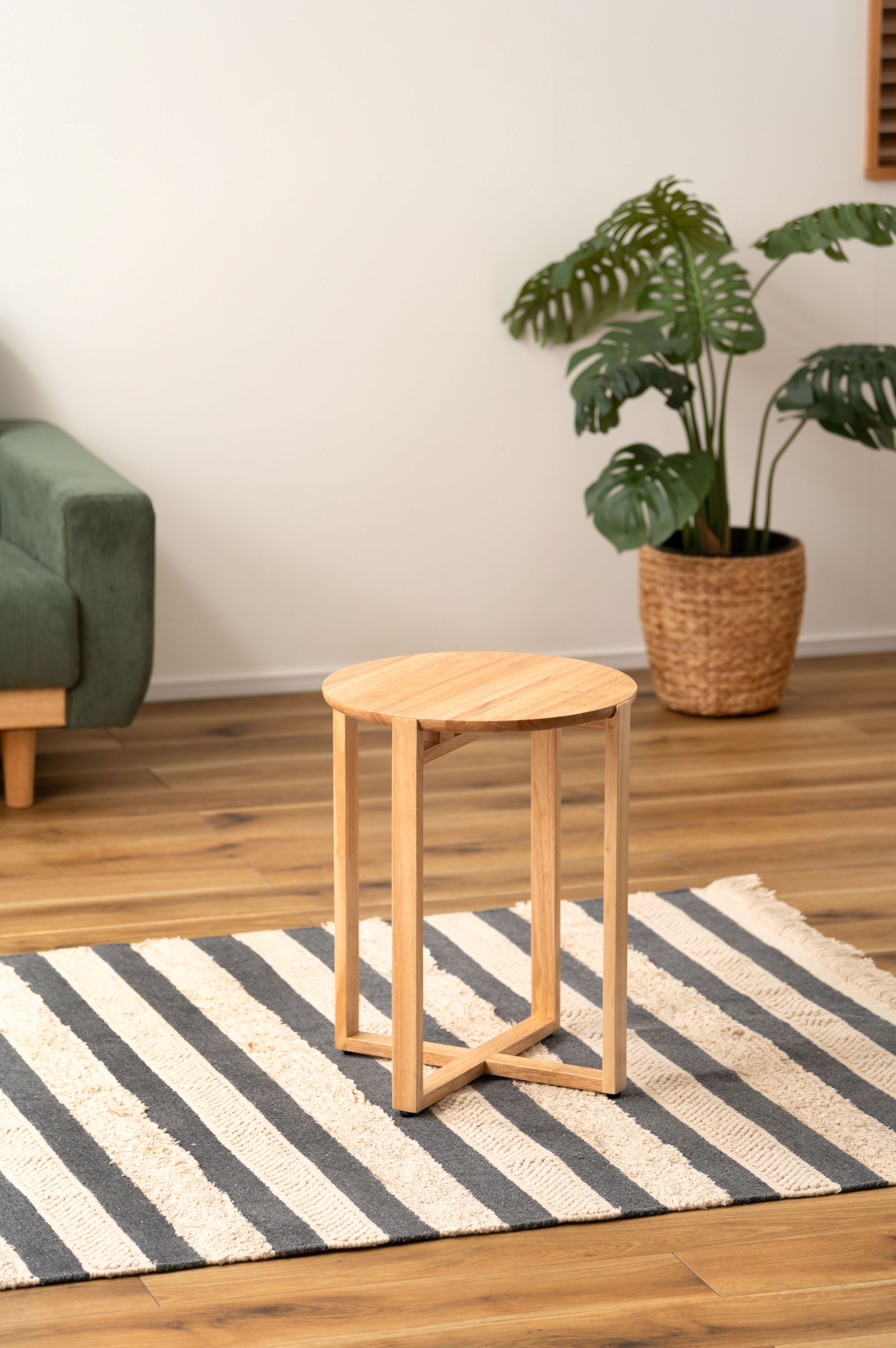 サイドテーブル