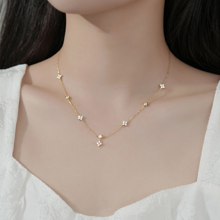 クローバーネックレス レディース 四つ葉 クローバー 花  シルバー925 金属アレルギー対応 ジルコニア プラチナ ゴールド プレゼント女性 彼女の画像