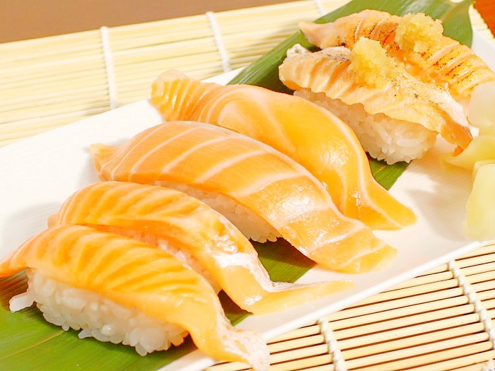 サーモン 刺身 約2kg 冷凍 生食用 半身 トラウト 生食 手巻き 寿司 海鮮 料理 切り身 プレミアムグレード 鮭、サーモン 