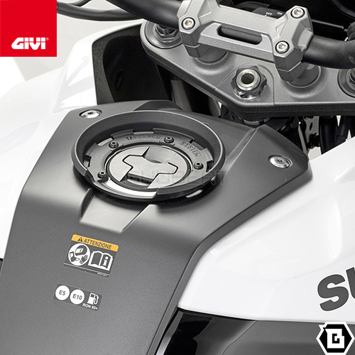 在庫セール！12/31 23:59まで】GIVI D3117ST スクリーン／SUZUKI V-STROM 1050 DE (23) / V-STROM  1050 XT (20 - 23)専用／ジビ : d3117st : GUUBEAT-MOTO - 通販 - Yahoo!ショッピング