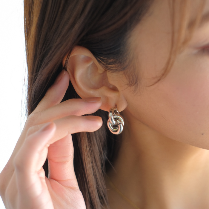 トリニティリングピアス レディース 軽量 軽い デイリー 華やか