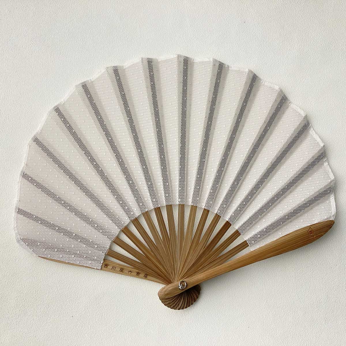 ヴェール素材のふわり扇子 シェル型のデザインが可愛い