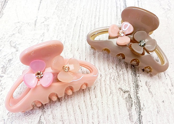 【BONBONWHIMS】キラキラ光るラッキークロー ヘアクリップ BONBONWHIMS】キラキラ光るラッキークロー ヘアクリップ