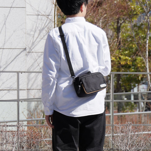 【アウトレット 訳あり特価】OUTDOOR PRODUCTS カメラショルダーバッグ03 ネイビー ODCSB03NV 4977187205121 関連画像1