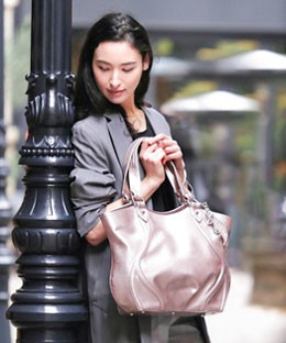 cooga 2wayショルダーバッグ 春限定色サクラ cooga（クーガ）公式オンラインショップ｜Made in Japanの軽いバッグ専門店