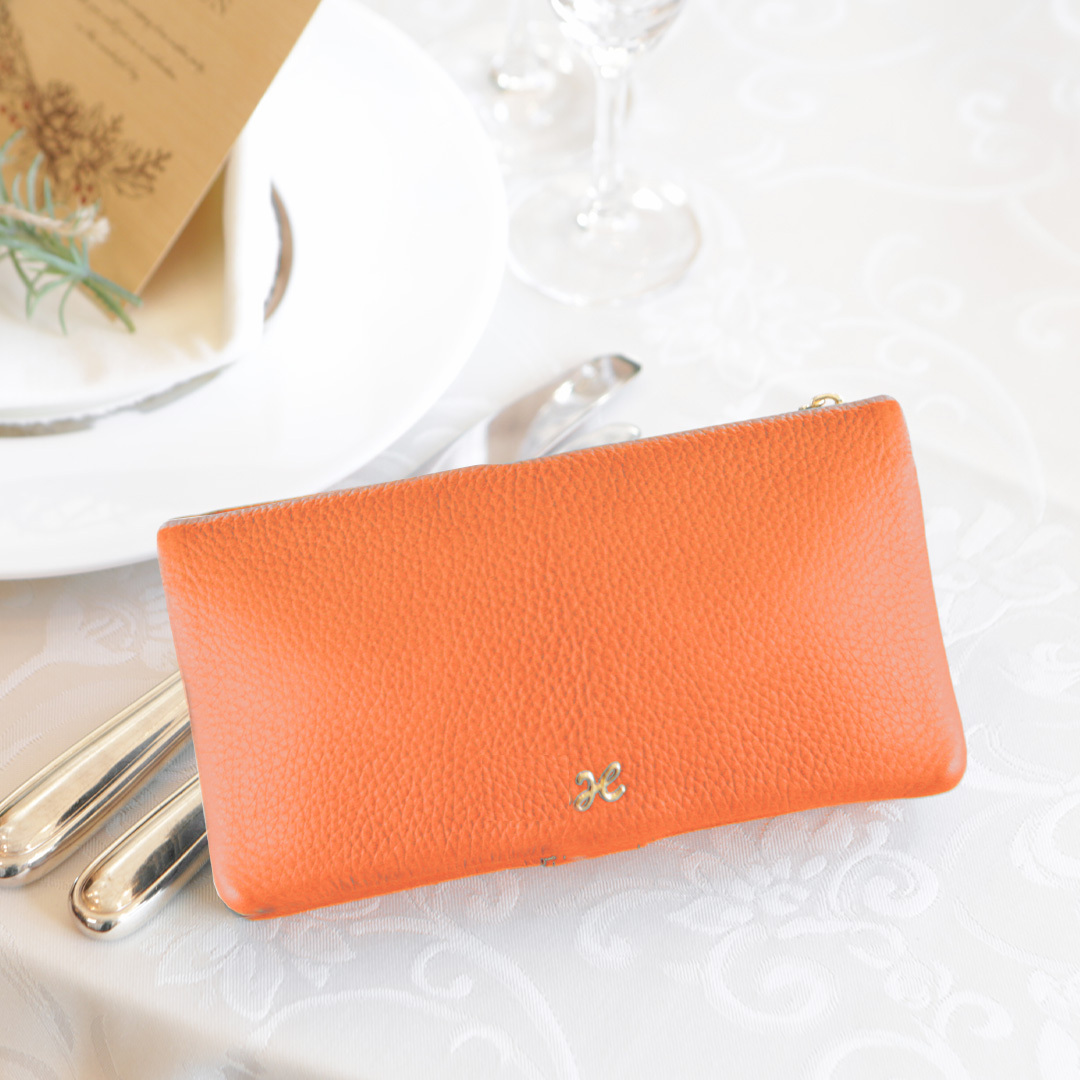 人気ブランドおすすめのお金が寄ってくる財布と色は、傳濱野はんどばっぐのリュフカ フェリーチェ ライトオレンジ