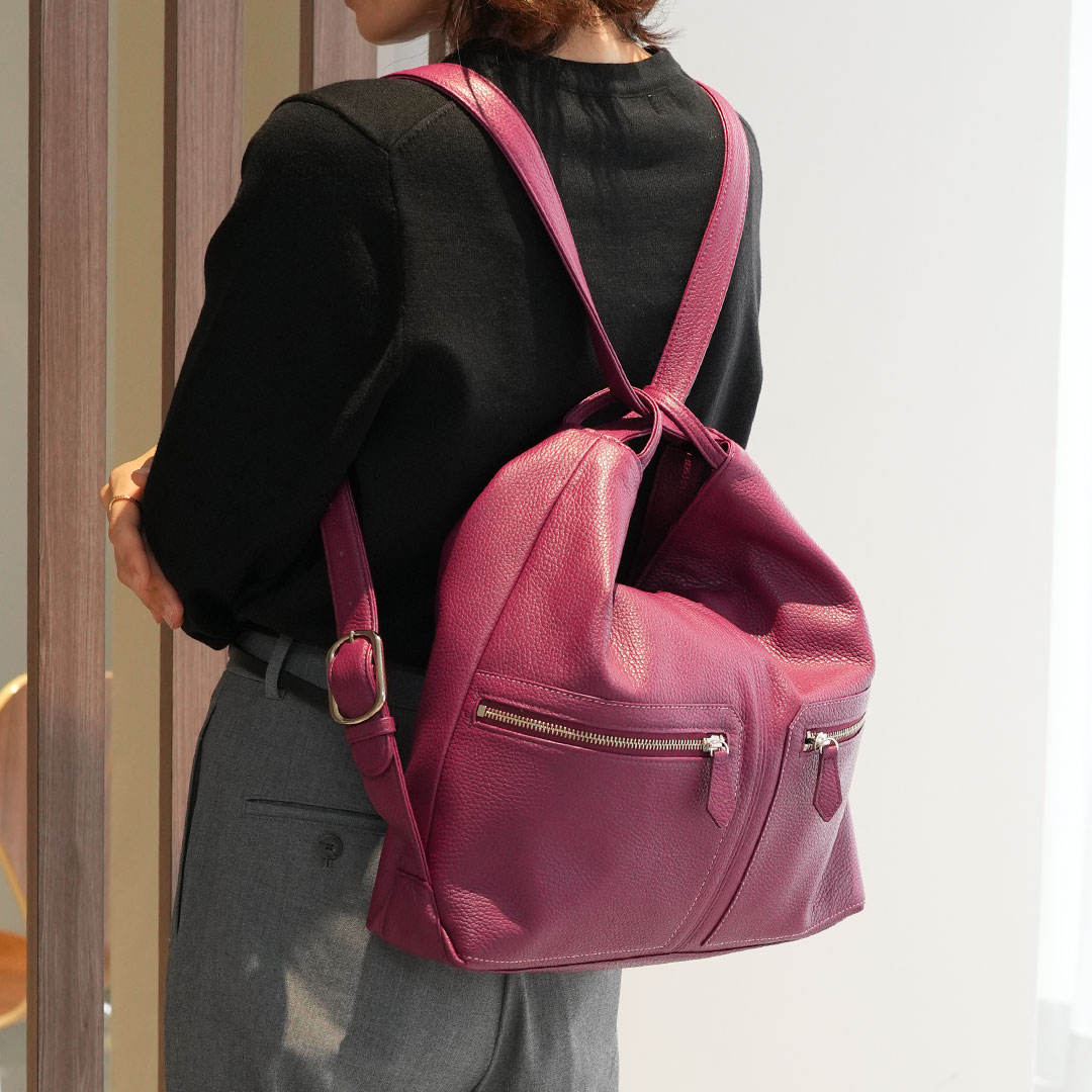 値下げ品 未使用 傳濱野 リュックショルダー レベッカ 市価58300 バッグ 傳濱野 【傳濱野】すっと持ち手を引っ張るだけ。早着替え