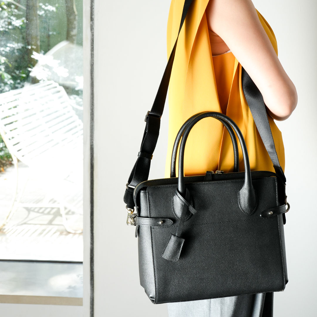 【傳濱野】軽やかに、日常が美しく整う。PCを持たない日の通勤バッグ Iliya（イリヤ） | 傳濱野 | 02