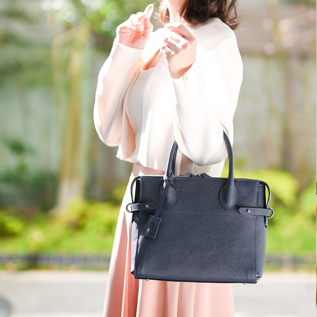 【傳濱野】軽やかに、日常が美しく整う。PCを持たない日の通勤バッグ Iliya（イリヤ） | 傳濱野 | 04