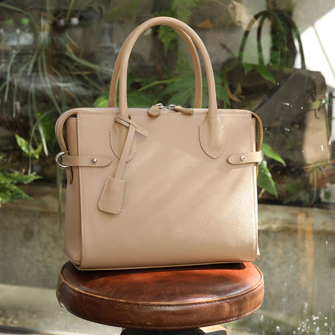 【傳濱野】軽やかに、日常が美しく整う。PCを持たない日の通勤バッグ Iliya（イリヤ） | 傳濱野 | 01