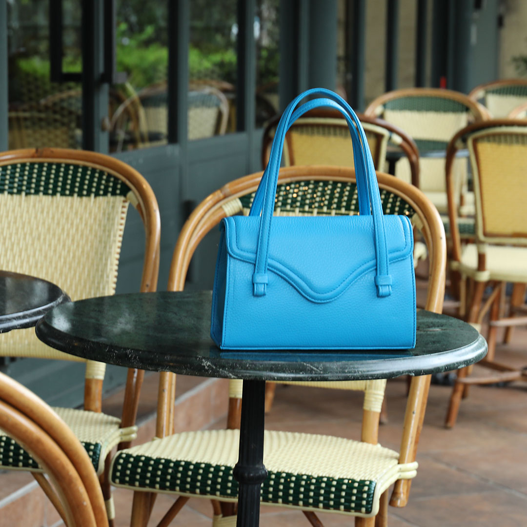 【Bee】ダイアモンド×ハチバック 青×9セット 傳濱野 【傳濱野】キュッと微笑む、ラインが良縁を引き寄せる