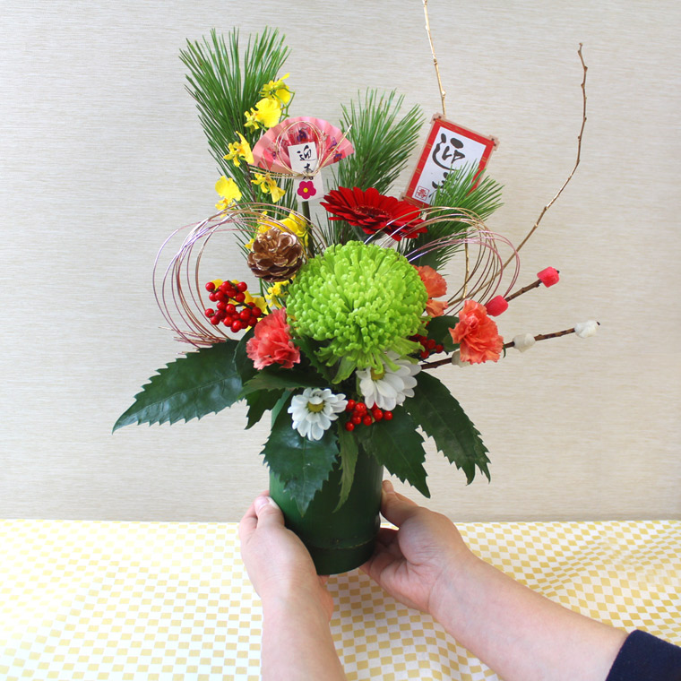 ピックサービス！【 送料無料 】お正月用 生花 竹の器 アレンジメント