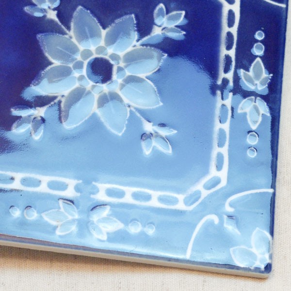 タイル 美濃焼ヴィクトリアデザインタイル ブルーフラワーズ 15cm角