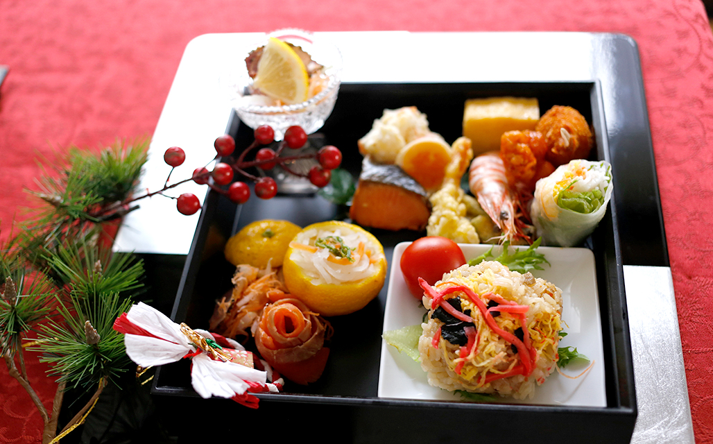 漆食器4台　漆おひつ　漆足台付き　木箱入り oh-09_01.jpg