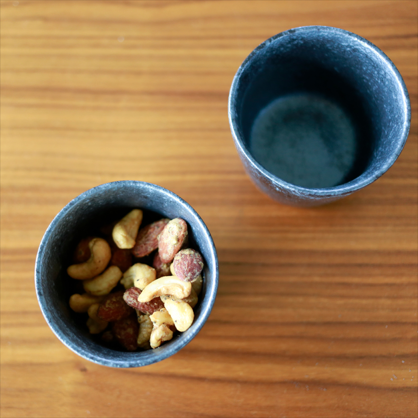 SUN 焼締め黒釉掛け分け小鉢(そば猪口五点組)と桃丸鉢 在庫限り／ 食器