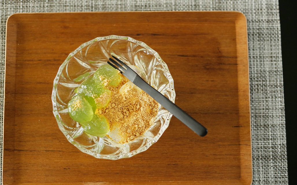 グリコ おまけ 不思議な島のフローネ〈ラメ入り 食器セット〉クリア toumeiコラボ 箔こまめざら 3枚セット【公式限定】 - MOOMIN SHOP