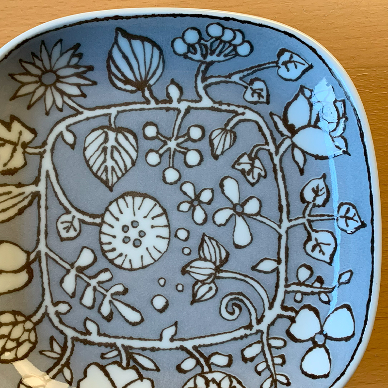 昭和レトロ　銀色の花模様　回転皿 Amazon｜Liberty-Z 花海棠柄トレー トレイ ガラス 盛器 昭和 「シノワ