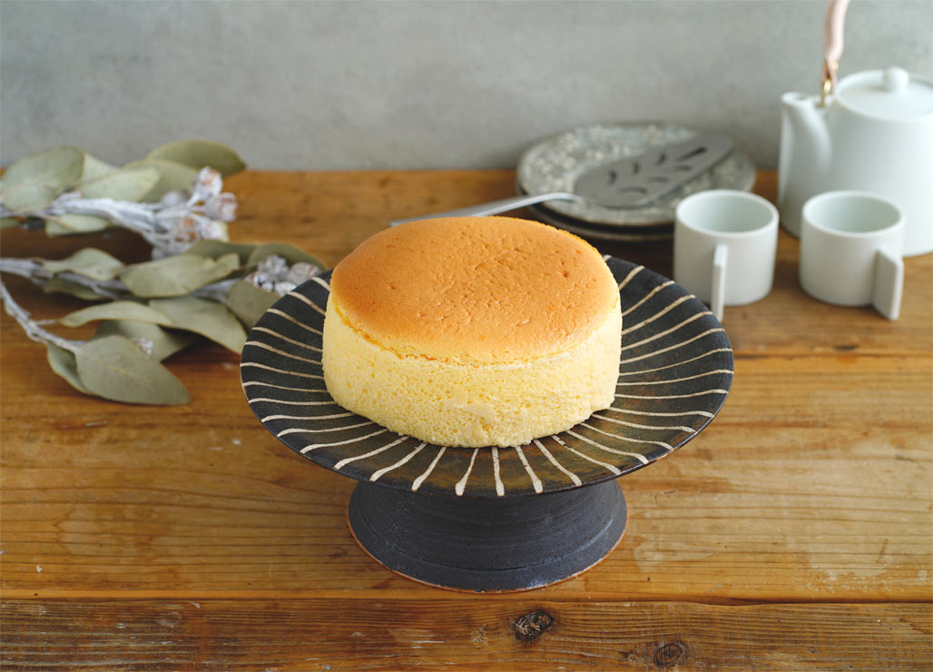 在庫限り／ 鉄錆十草 ケーキスタンド 24cm 燈窯 送料無料（沖縄1000円