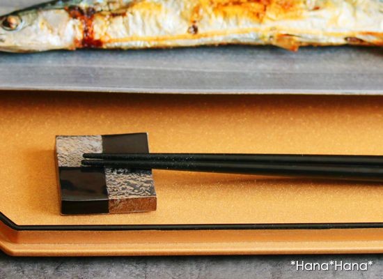 黒銀市松 正角箸置き (大) 4cm プラチナ 有田焼 // 和食器 はしおき