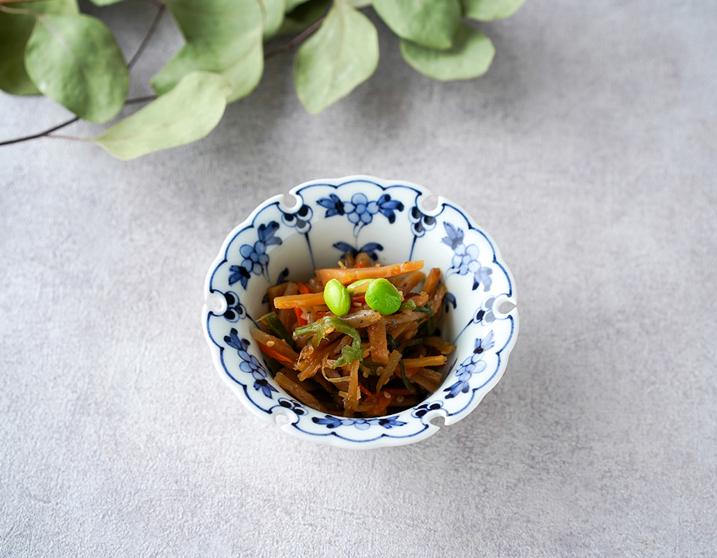 割草花うさぎ 雪輪型 小付 9.6cm 高山窯 有田焼 // 和食器 食器 磁器
