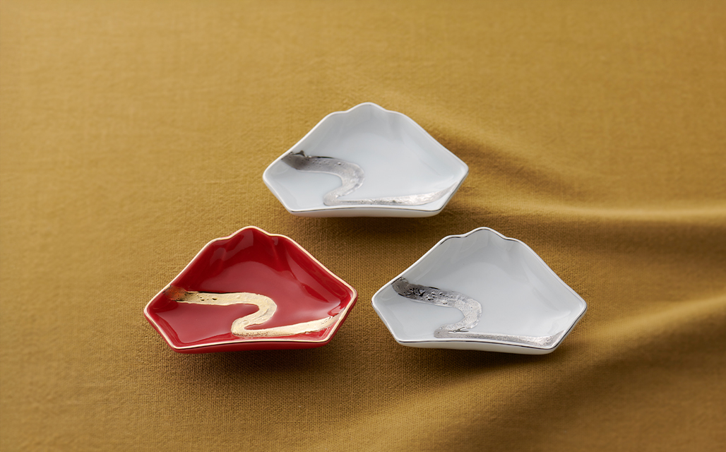 赤釉金流水 富士山 豆皿 (レッド/ゴールド) 8cm 有田焼 // 和食器 食器