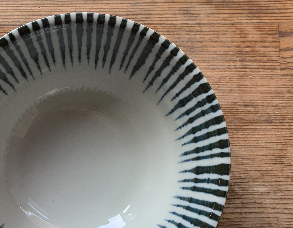 新品2点セット　美濃焼　千段十草　盛皿　黒　24x4.5cm 千段十草 特大平 飯碗 14cm 美濃焼 // かわいい お洒落 和食器 電子