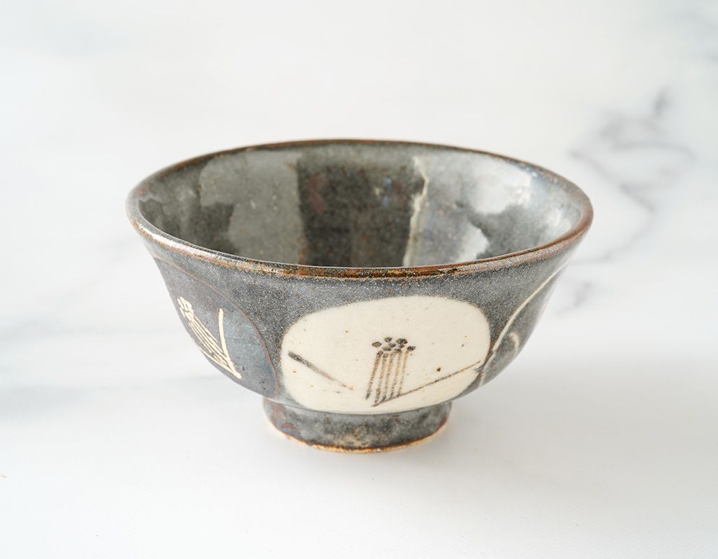 蔵珍窯（ぞうほうがま） 鼠志野椿 茶碗（中）(お取り寄せ品)// 美濃焼