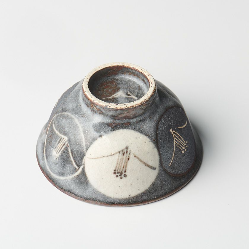 蔵珍窯（ぞうほうがま） 鼠志野椿 茶碗（中）(お取り寄せ品)// 美濃焼