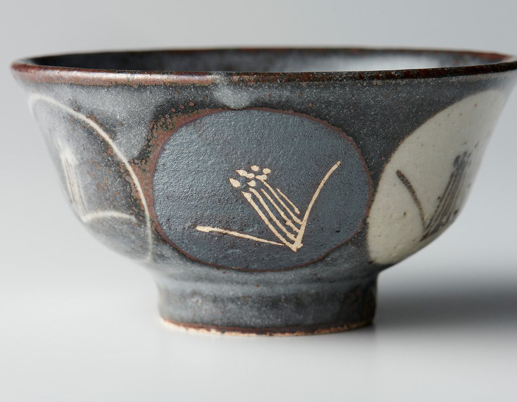 蔵珍窯（ぞうほうがま） 鼠志野椿 茶碗（中）(お取り寄せ品)// 美濃焼