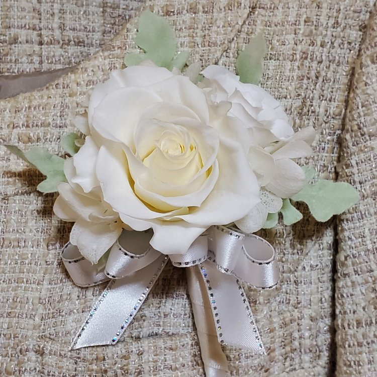 プリザーブドフラワー コサージ 卒業式 入学式 式典にも 選べる コサージュピン 安全ピン ケース付き Fac001 花贈り 通販 Yahoo ショッピング