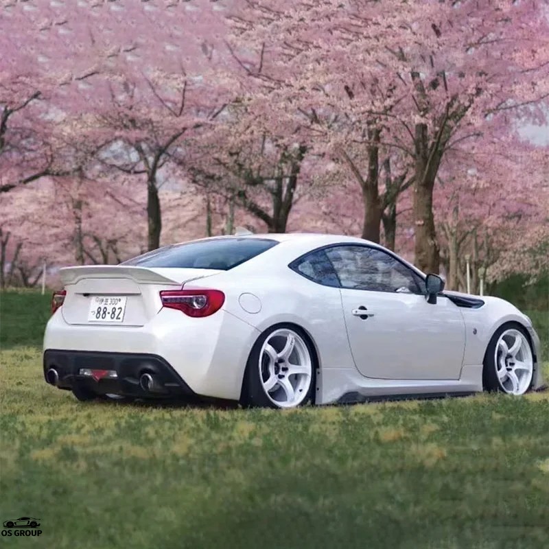 【並行輸入品】 2012年-2020年 トヨタ GT86 スバル BRZ リア ケース カバー ライン ケース カバー スポイラー つやあり ブラック カーボン テール 調整可 キッの画像