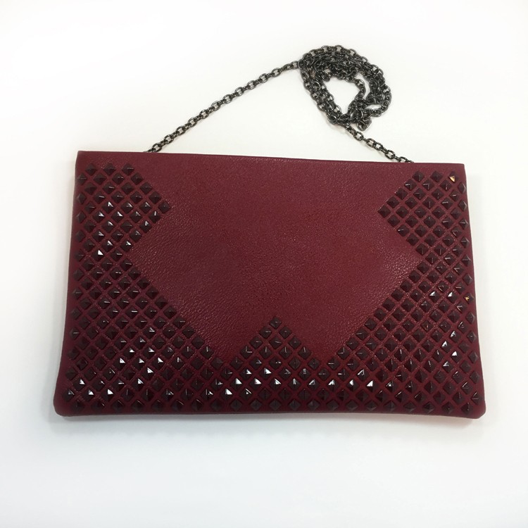 スタッズクラッチバッグボルドー