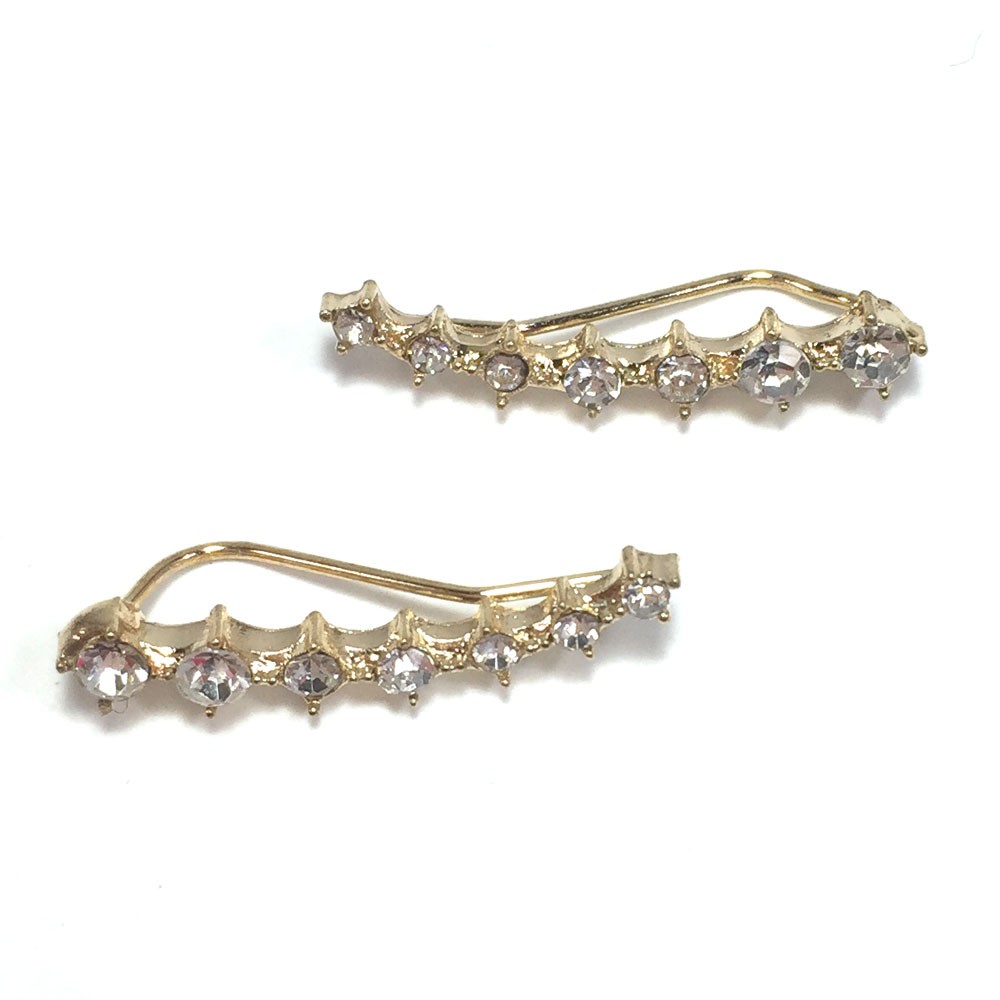 7連ストーンピアス