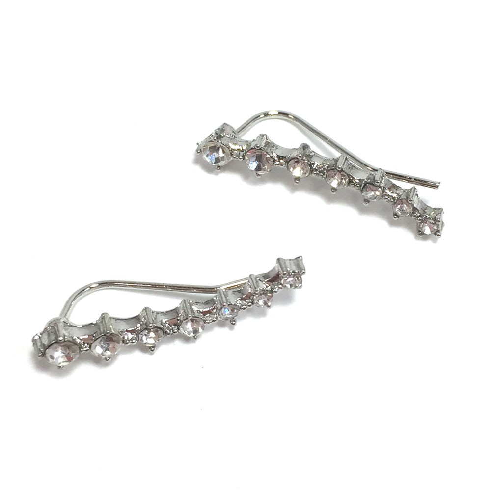 7連ストーンピアス