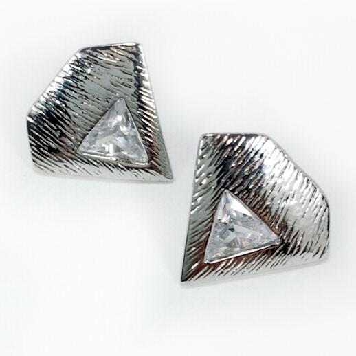 ダイヤモンド型ピアスシルバー
