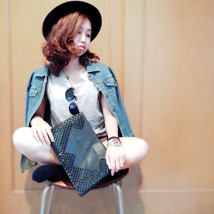 スタッズクラッチバッグブラック