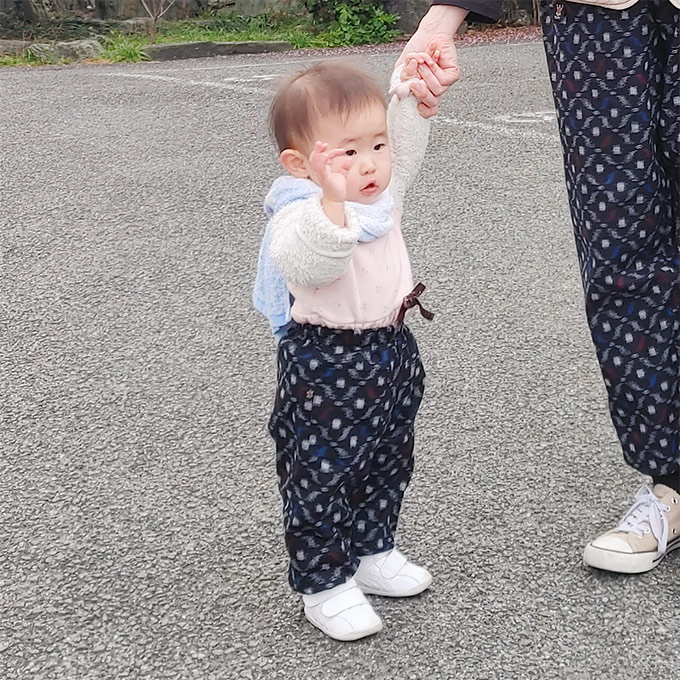 絣柄プリント子供パンツ ズボン 70/80/90/100cm 綿100% 着用イメージ