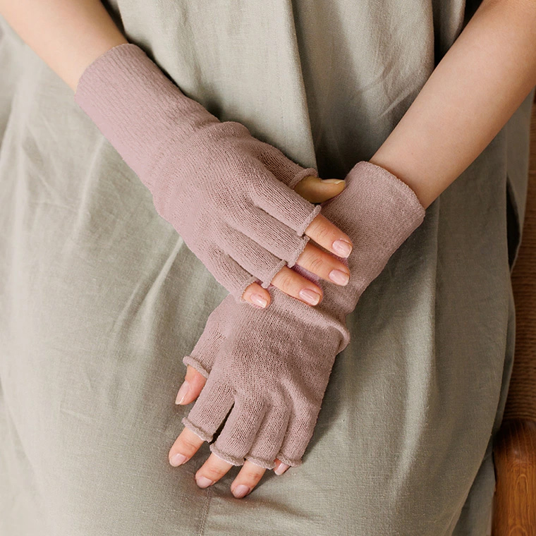 シルク ハンドウォーマー シルク100% 手袋 指なし 日本製 アームカバー アームウォーマー 夏用 おやすみ 肌荒れ ハンドウォーマー 手荒れ 指切 |  | 04