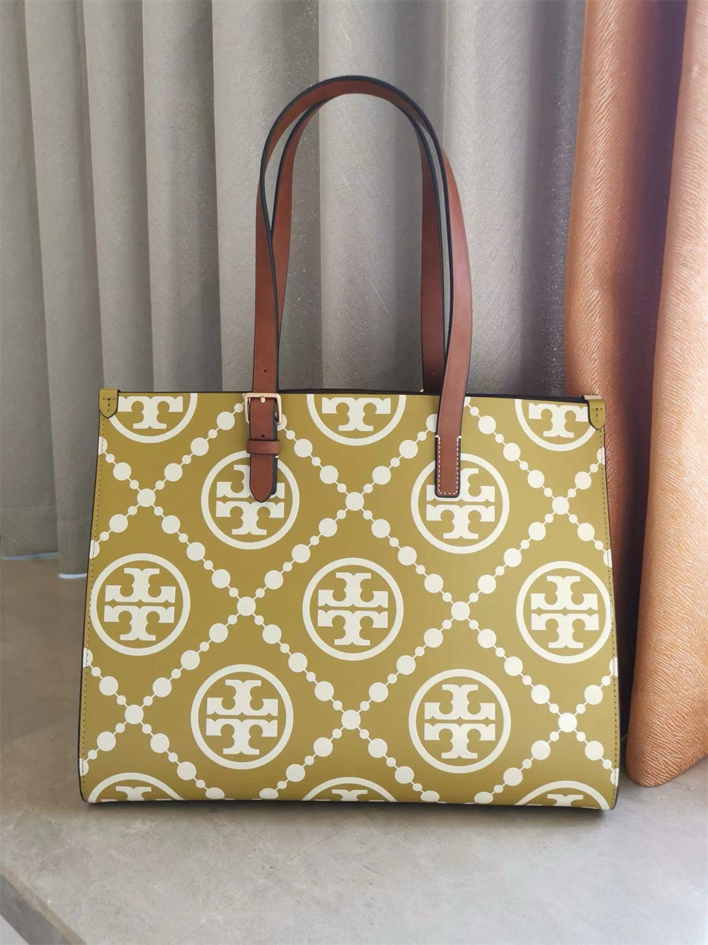 TORY BURCH トリーバーチ バッグ Tモノグラム コントラスト エンボス ミニ スクエアトート ハンドバッグ プレゼント 贈り物