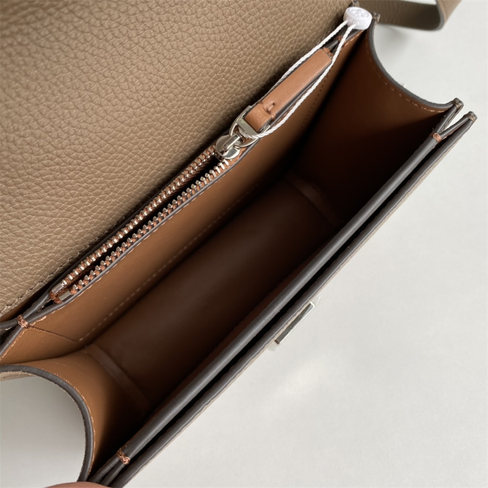 ほぼ新品❣️ Tory Burch エレノア　ブラウン eleanor-slide-angle.