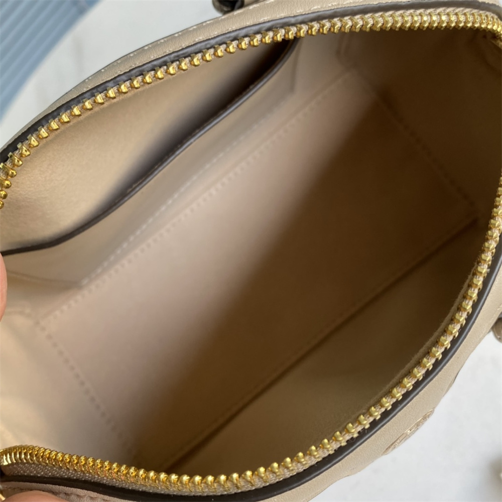 TORY BURCH（トリーバーチ） T Monogram Tモノグラム エンボス プチ