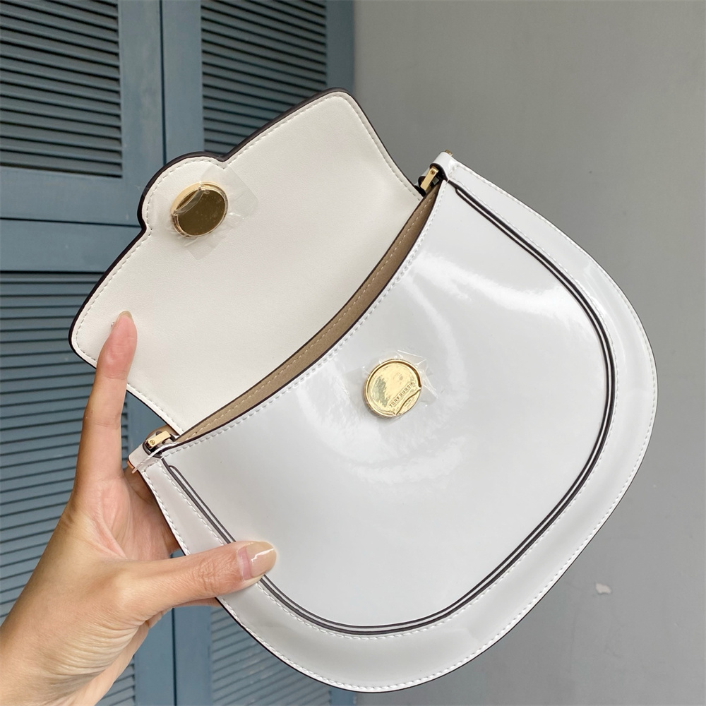 極美品 トリーバーチ ナイロン バックパック ペリー ロゴ金具 チャーム 黒 to-81928-905_1.jpg